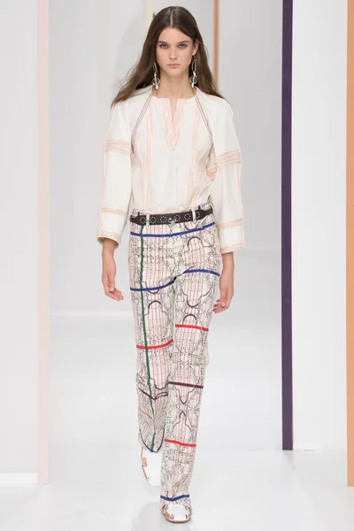 Look 44